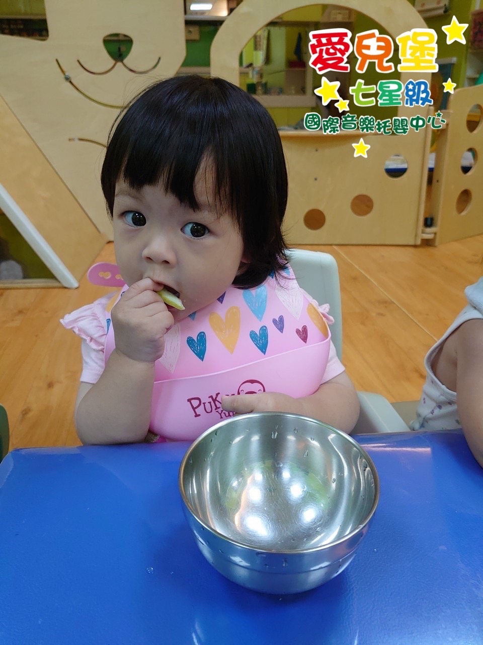 少做三件事，1歲後孩子開始不愛坐著乖乖吃飯